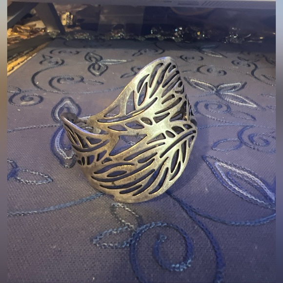 Silver Tone Hard Metal leaf leaves cutout pattern bangle cuff wide bracelet - Picture 3 of 6
